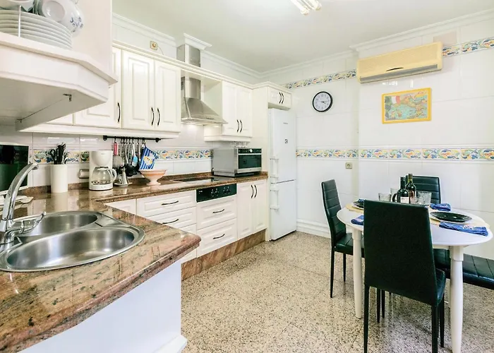 1 Bedroom Stunning In Appartamento Siviglia